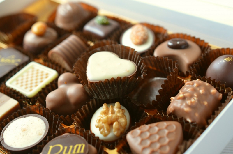 boulangerie-COURMES-min_chocolates_food_candy_calories_nibble_chocolate_heart-782043